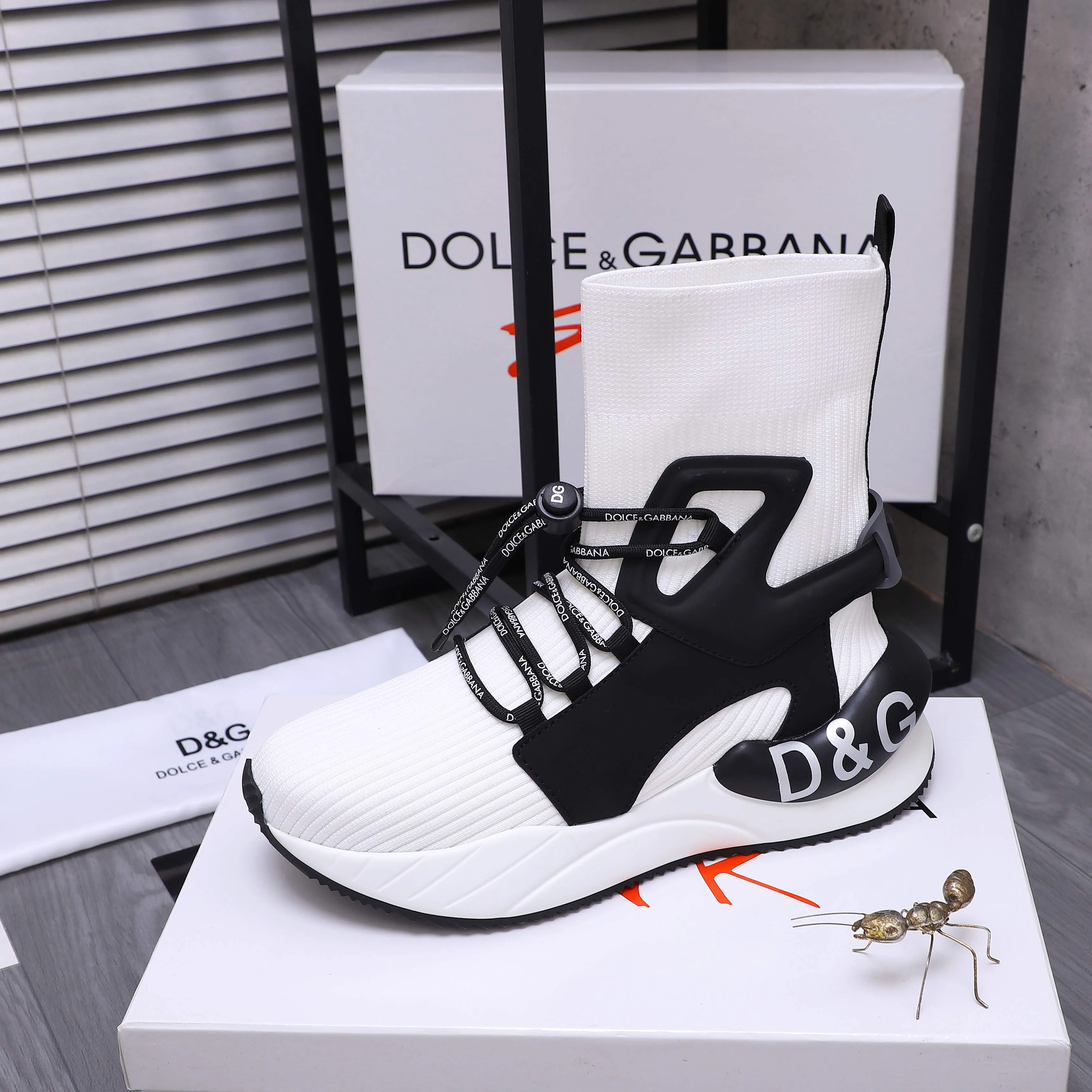 Men's shoes 💰442 Product trademark: DG (Dolce & Gabbana) casual shoes for couples. Regular size: 36-46 (45.46 is custom-made and non-returnable) Product materials: Selected knitted breathable spliced ​​cowhide upper, cowhide insole, original outsole